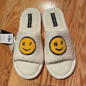 Gilly Hicks slippers NWT size large